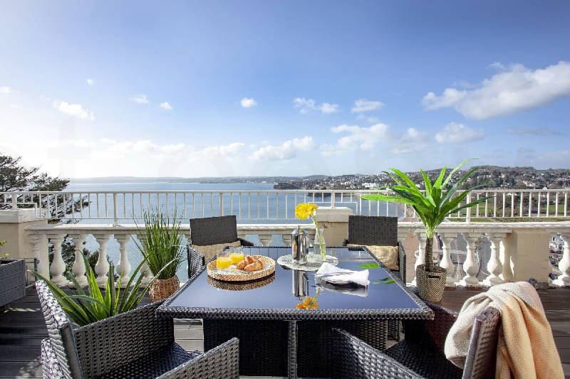 Click here for more about Sea-la-vie, Astor House