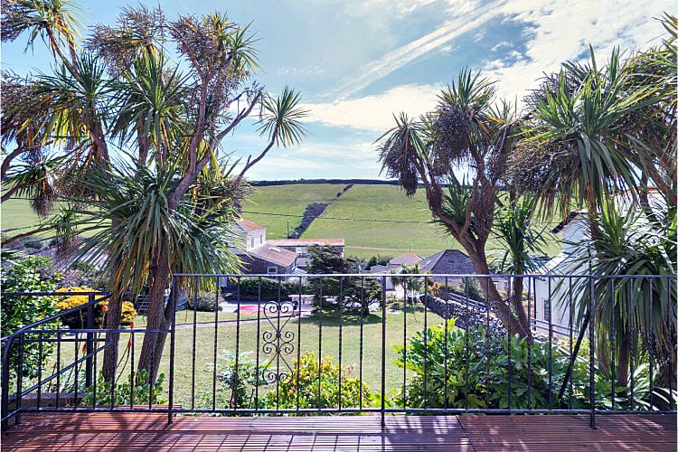Fern Lodge Garden Apartment is located in Hope Cove