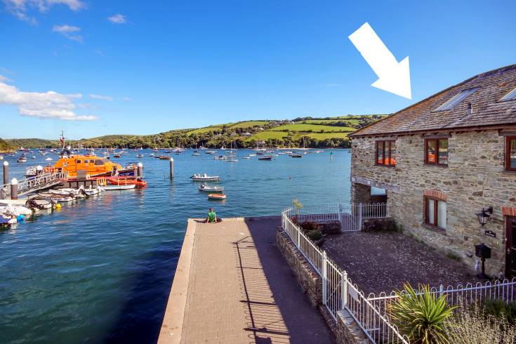 Quayside Cottage is located in Salcombe
