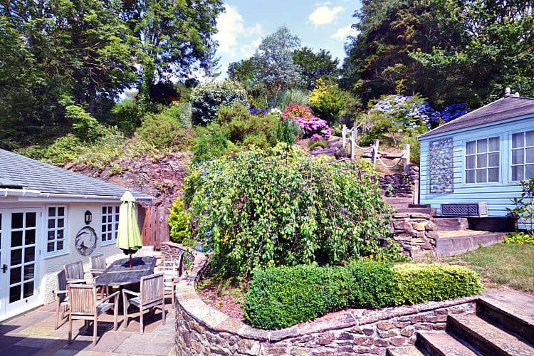 Pheasant Cottage is located in Salcombe