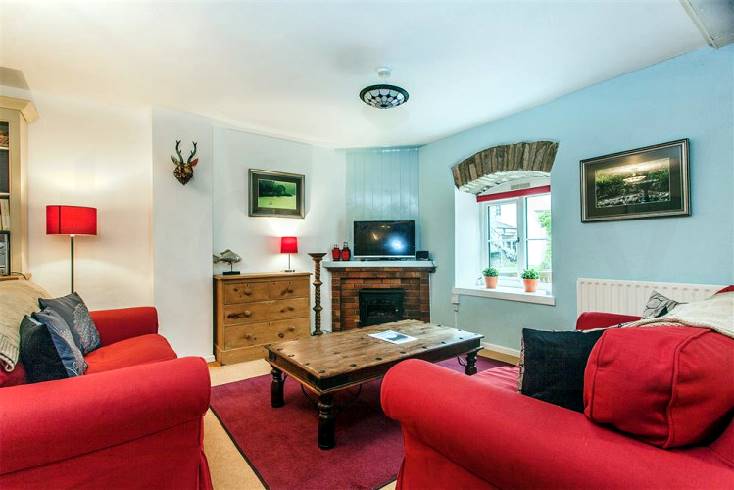 Hawthorn Cottage is located in Slapton