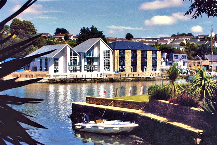Click here for more about 4 Crabshell Quay