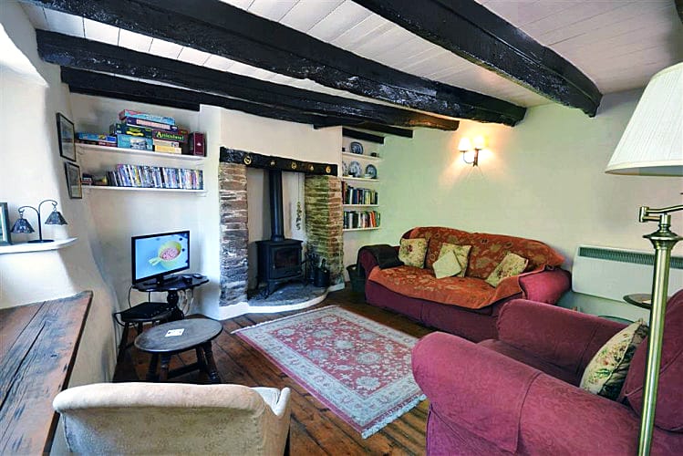 Maple Cottage is located in Slapton