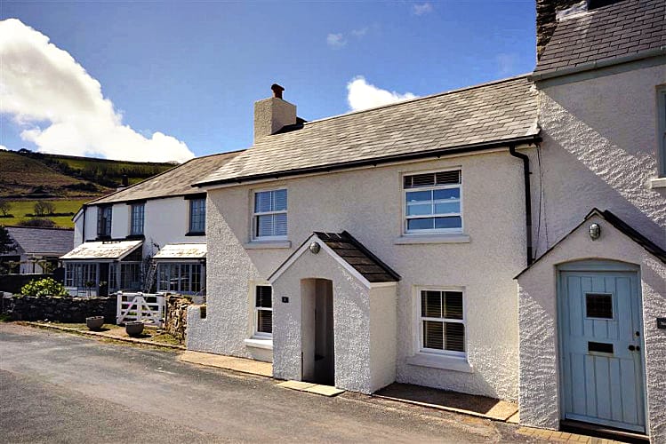 2 Beesands Cottages is located in Beesands