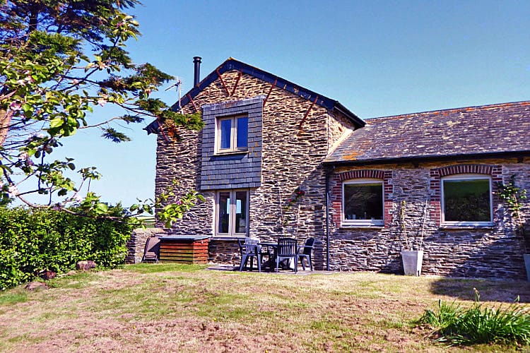 Court Barton Cottage No 2 is located in South Huish
